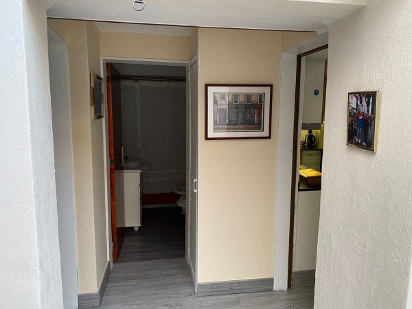 PH en venta de 4 dormitorios, patio, terraza con parrilla, 2 bños compl. Impecable.