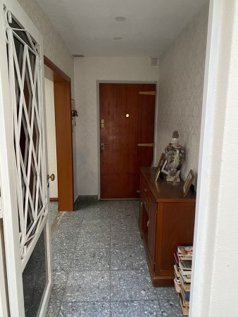 PH en venta de 4 dormitorios, patio, terraza con parrilla, 2 bños compl. Impecable.