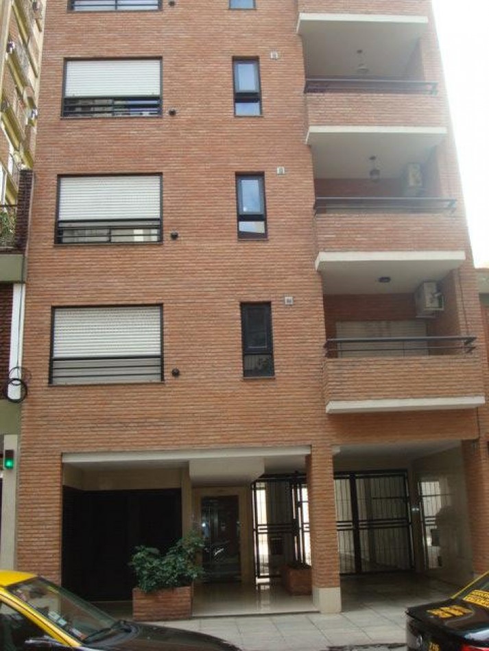 Belgrano, alquiler 1 amb, baño y cocina completos, balcon cfte. 15 años. Impec