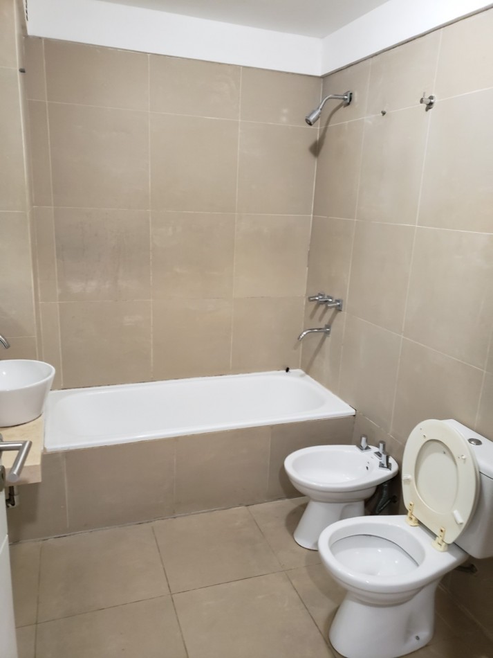 2 amb en duplex. 2 baños- 67 m2. Balcon frente