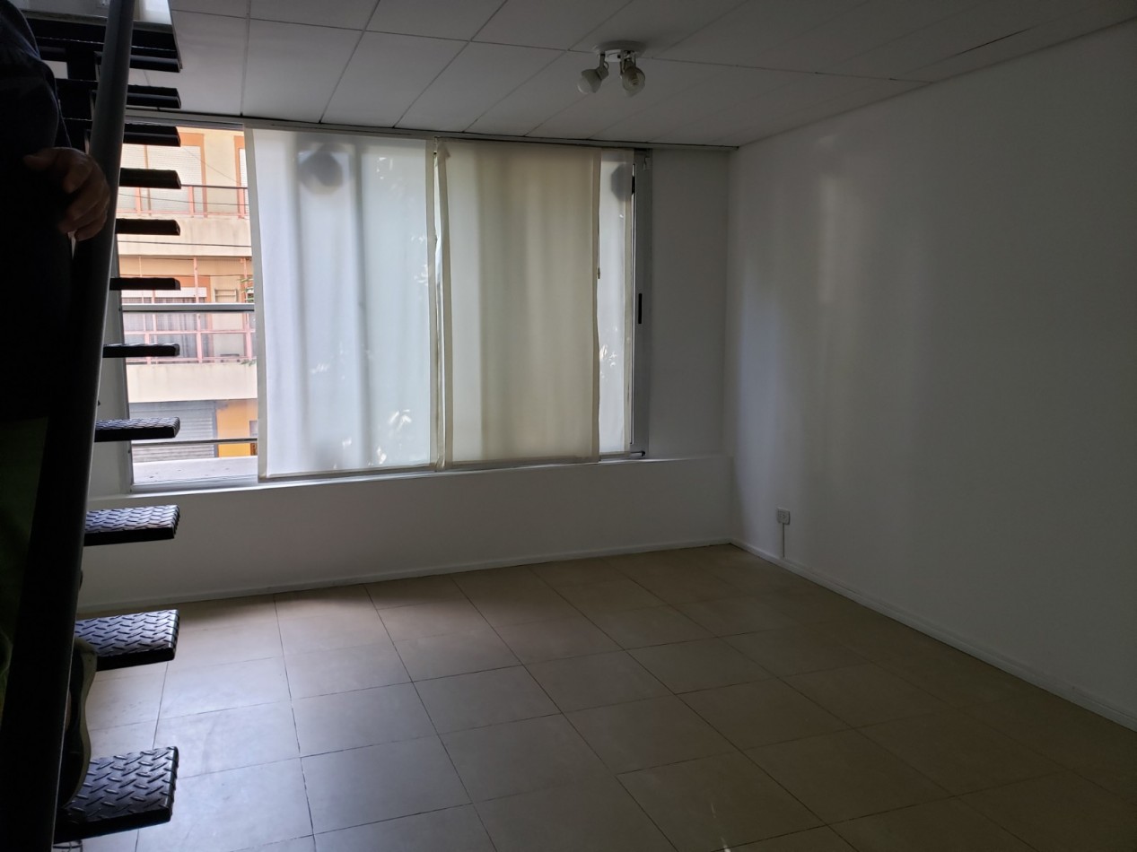 2 amb en duplex. 2 baños- 67 m2. Balcon frente