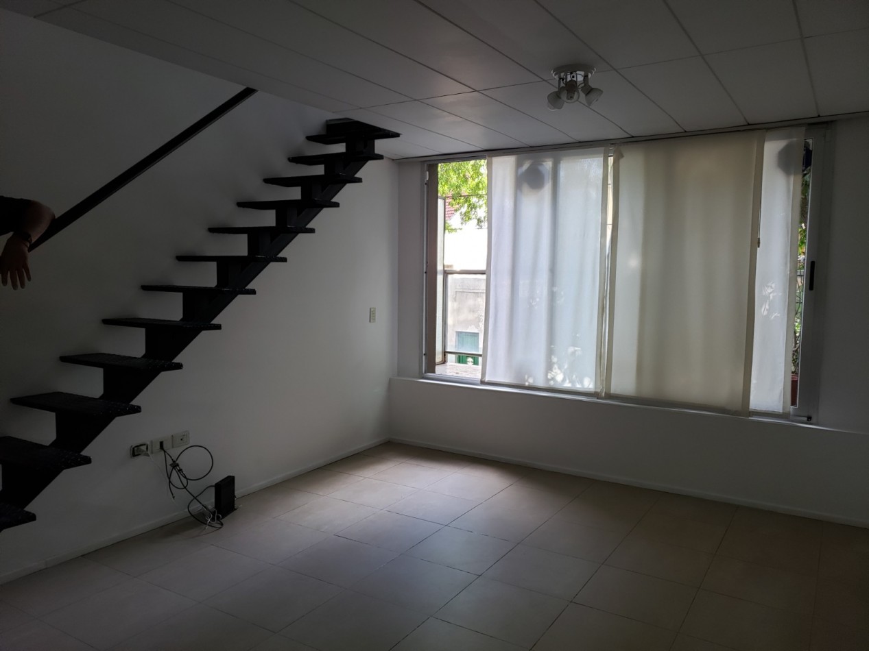 2 amb en duplex. 2 baños- 67 m2. Balcon frente