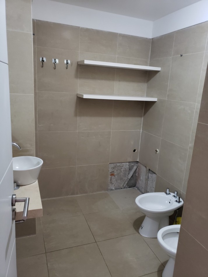 2 amb en duplex. 2 baños- 67 m2. Balcon frente