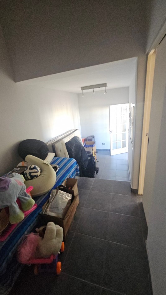 Casa en venta en Flores. En esquina, con terraza. Impecable. 