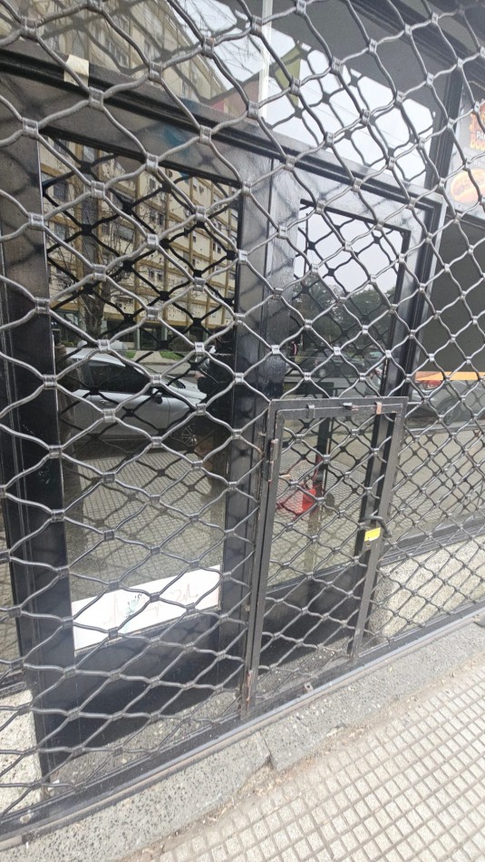 Local en alquiler sin expensas. 5,00 mts de fte. Parque Avellaneda, sobre Av. Lacarra