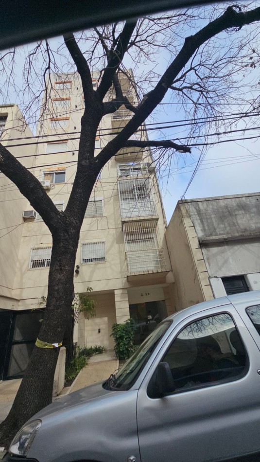 3 amb en alquiler con bcon frente en San Cristobal.