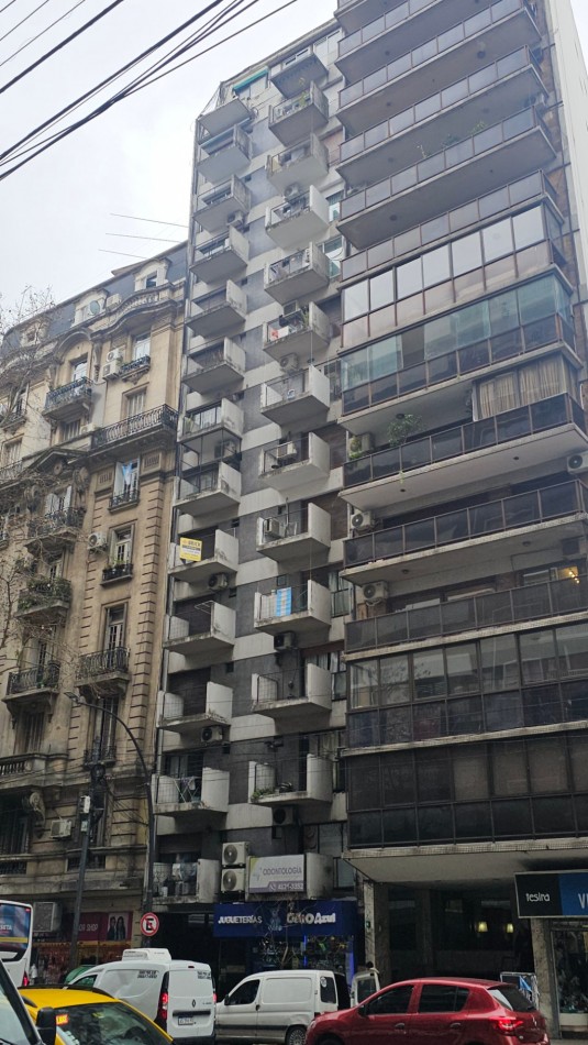 1 amb en venta en zona de Alto Palermo, apto prof. Sobre Av. Santa Fe. Interno.
