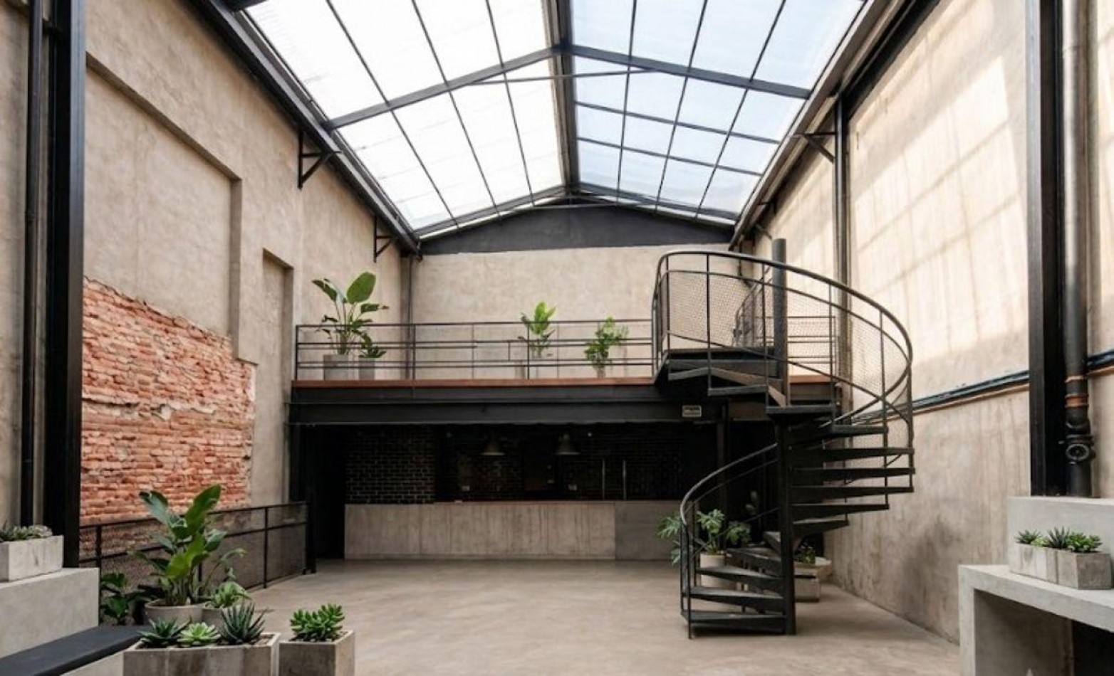 Local de 530 m2 sobre Av. del Libertador al 6100. Lote propio