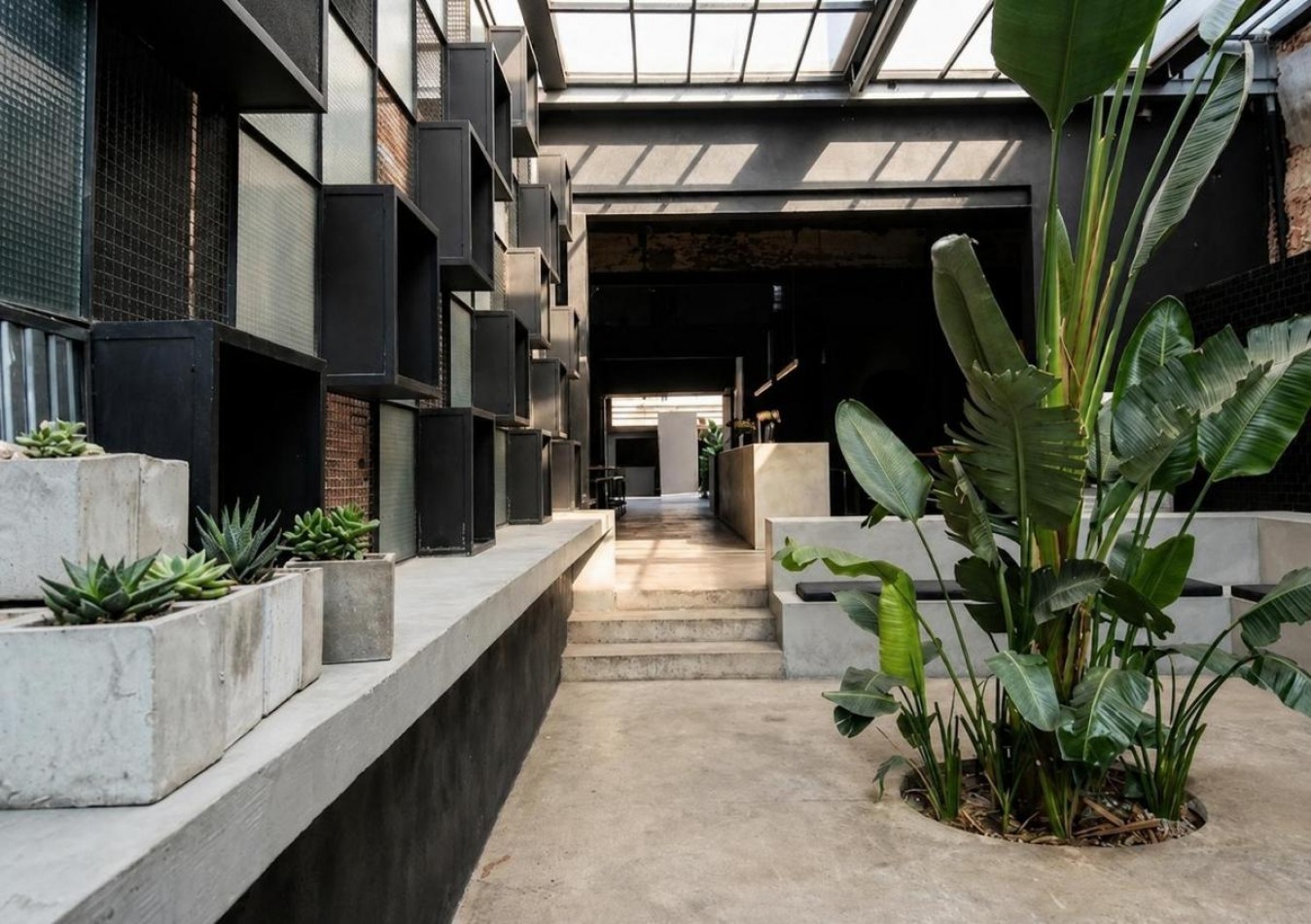 Local de 530 m2 sobre Av. del Libertador al 6100. Lote propio
