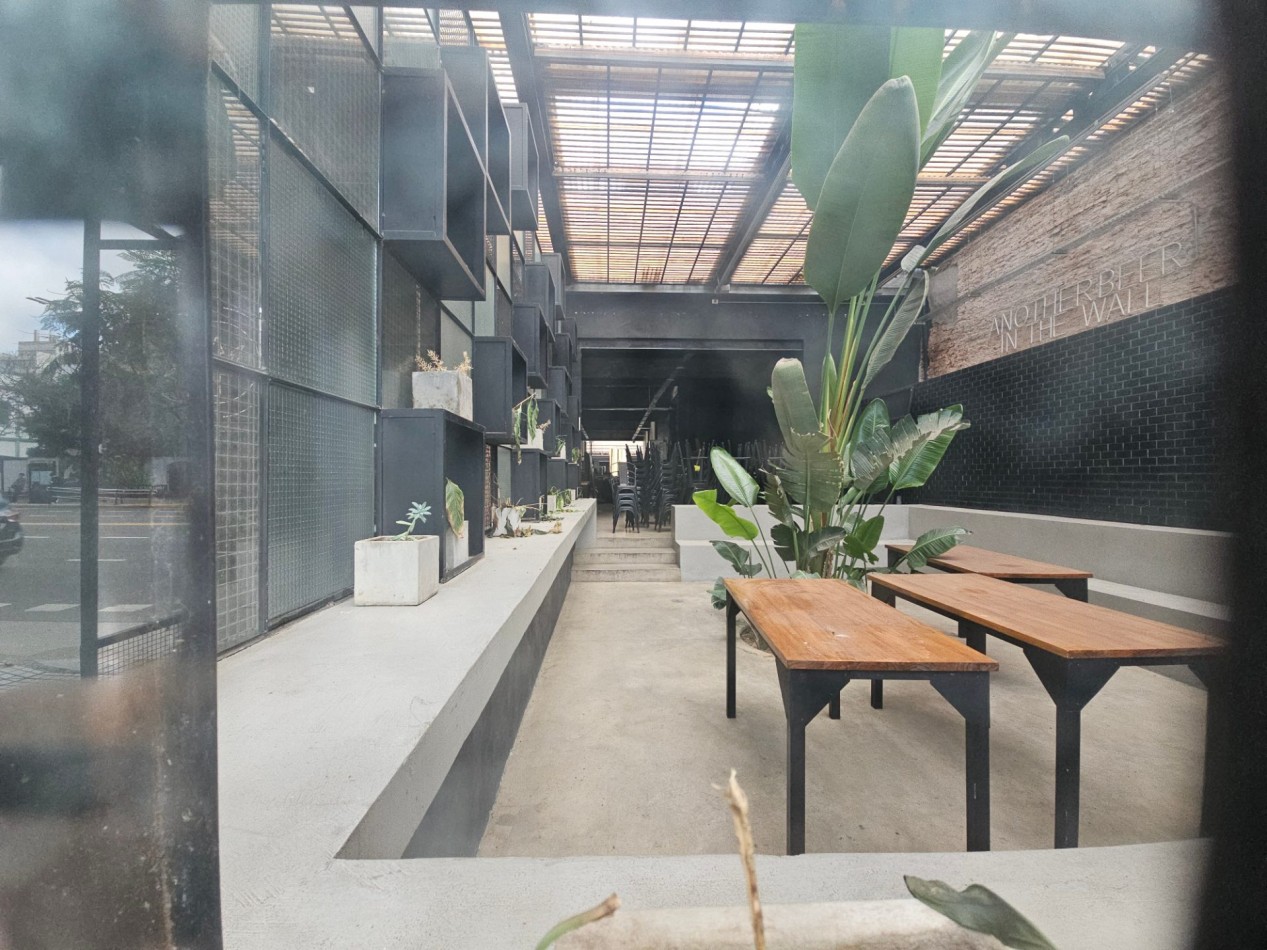 Local de 530 m2 sobre Av. del Libertador al 6100. Lote propio