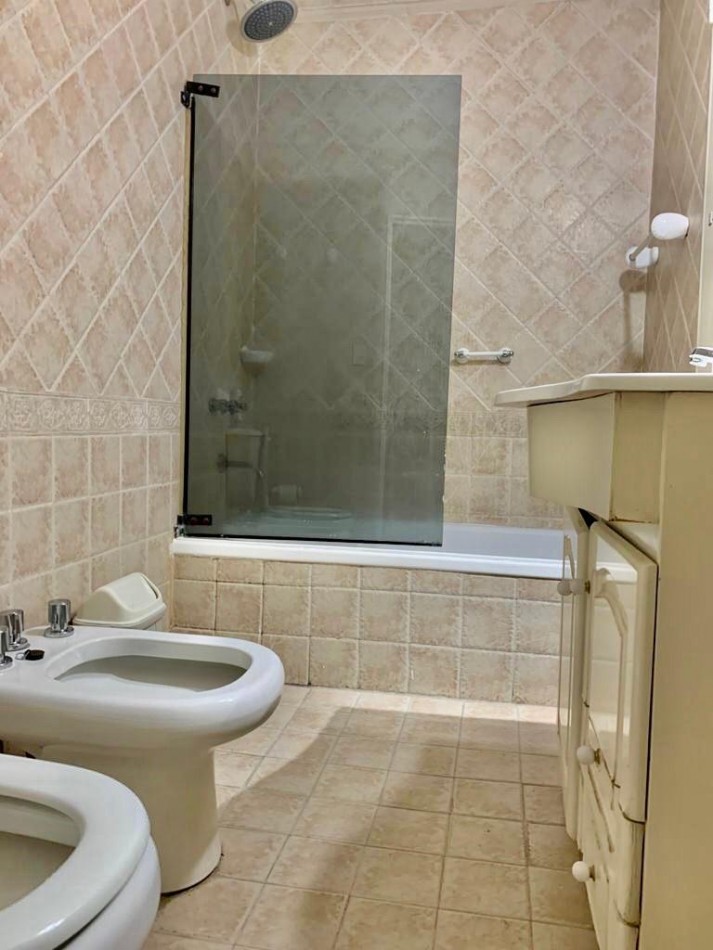 3 amb con patios en Recoleta, en venta. Bño y toilette, baulera