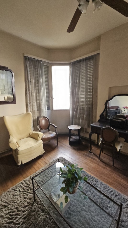 PH en venta en Palermo. Piso unico con entrada independiente. A refaccionar. 210,60 m2