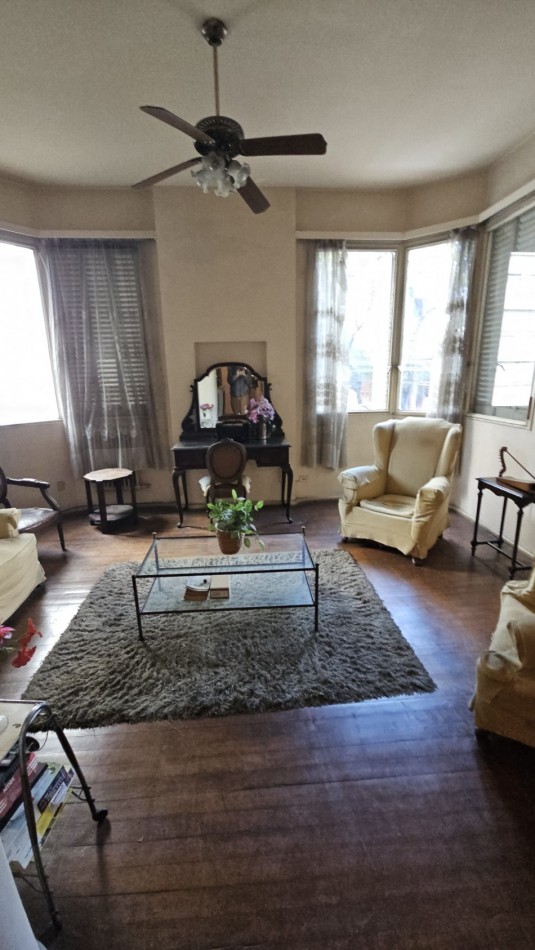PH en venta en Palermo. Piso unico con entrada independiente. A refaccionar. 210,60 m2