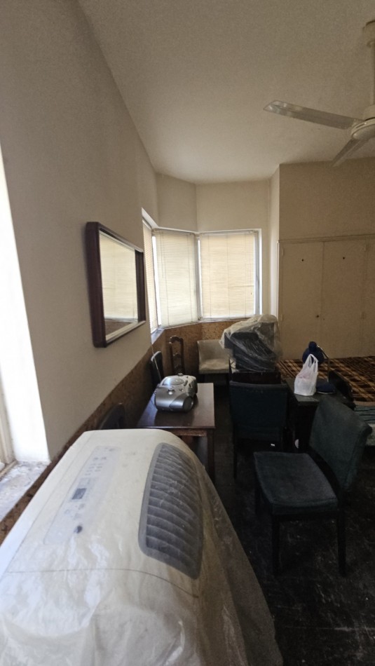 PH en venta en Palermo. Piso unico con entrada independiente. A refaccionar. 210,60 m2