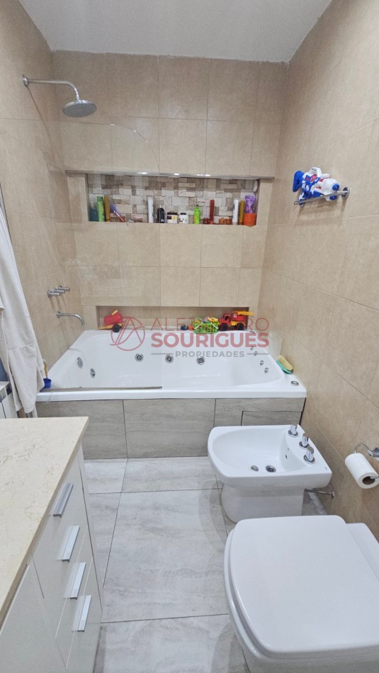 PH en venta en Villa Urquiza, con entrada indep. Impecable, a nuevo