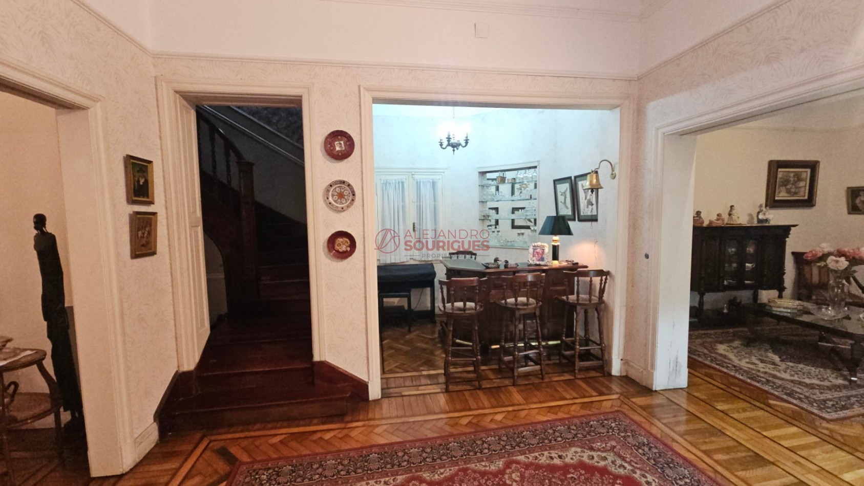 Casa-Petit Hotel en Palermo-Belgrano 351 m2 uso comercial. Av. Lacroze y Av L.M.Campos. Jardin 18 mt