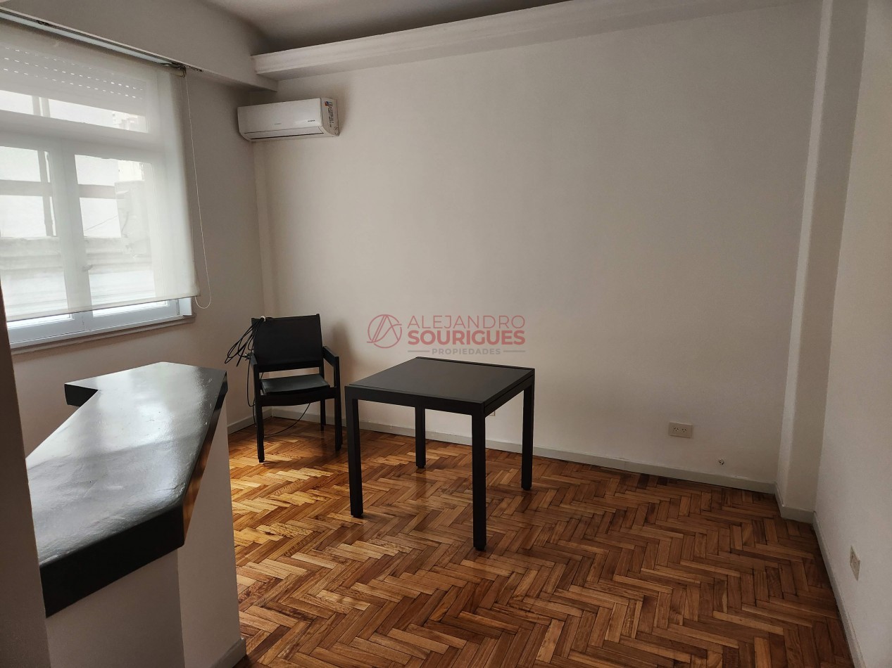 2 amb en venta en Flores, totalmente hecho a nuevo. Caracas y Av. Rivadavia. 