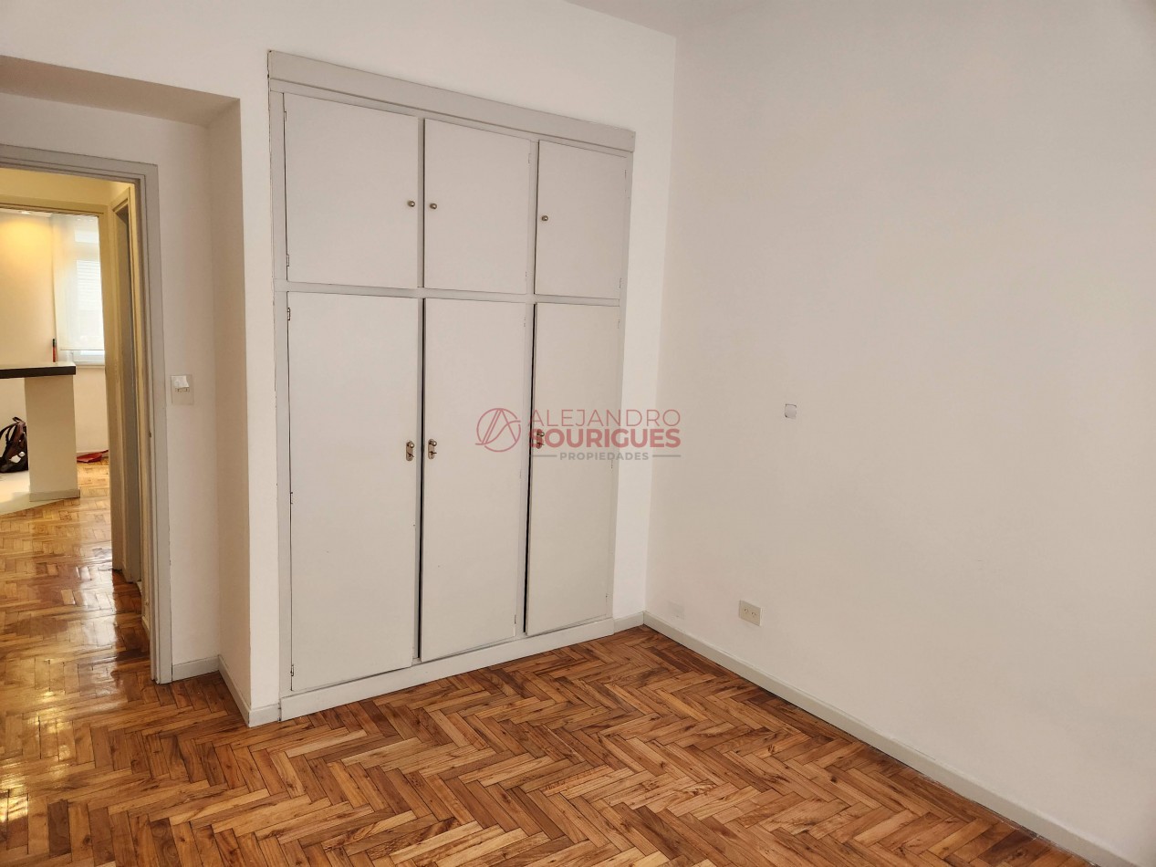 2 amb en venta en Flores, totalmente hecho a nuevo. Caracas y Av. Rivadavia. 