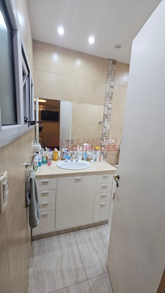 PH en venta en Villa Urquiza, con entrada indep. Impecable, a nuevo