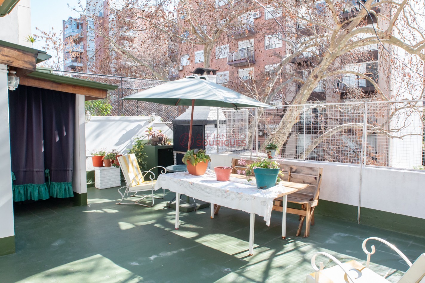 Villa Urquiza. PH 125 m2. Living, 4 dorm, 2 baños,TERRAZA, PARRILLA