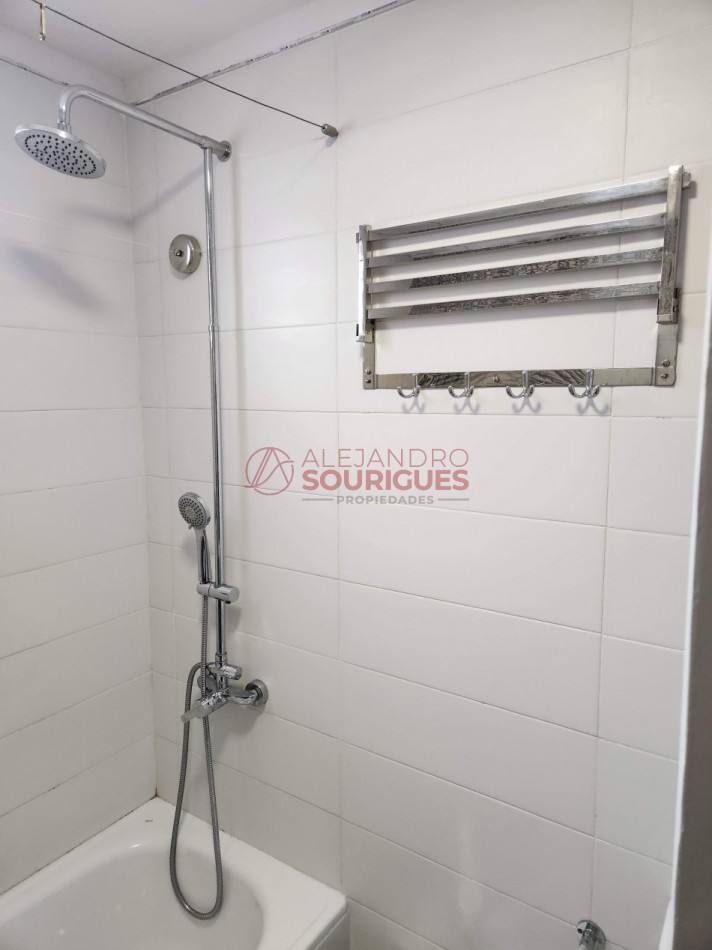 2 amb en venta en Flores, totalmente hecho a nuevo. Caracas y Av. Rivadavia. 
