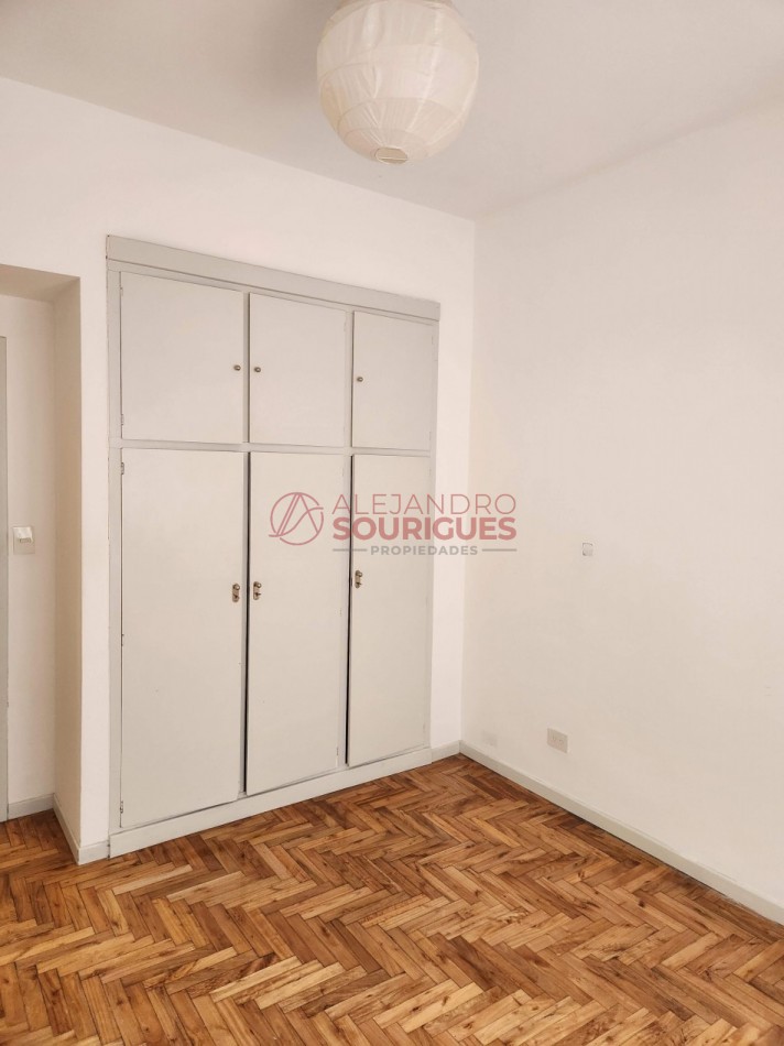 2 amb en venta en Flores, totalmente hecho a nuevo. Caracas y Av. Rivadavia. 