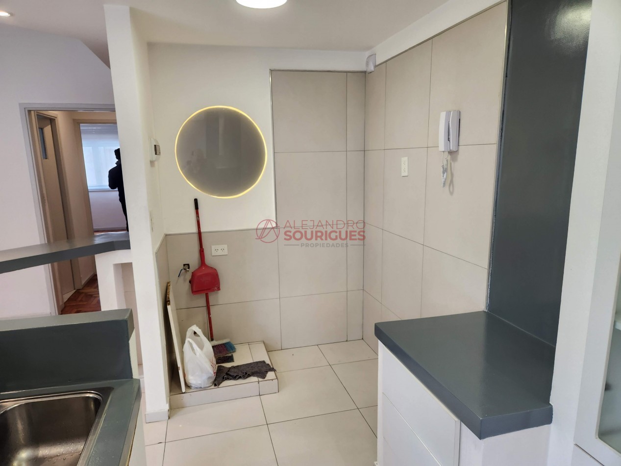 2 amb en venta en Flores, totalmente hecho a nuevo. Caracas y Av. Rivadavia. 