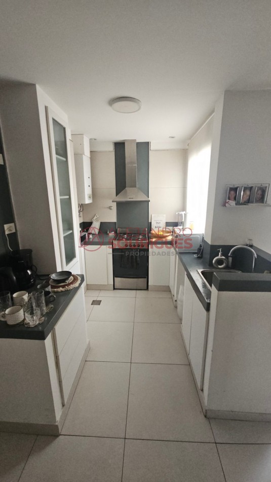 2 amb en venta en Flores, totalmente hecho a nuevo. Caracas y Av. Rivadavia. 