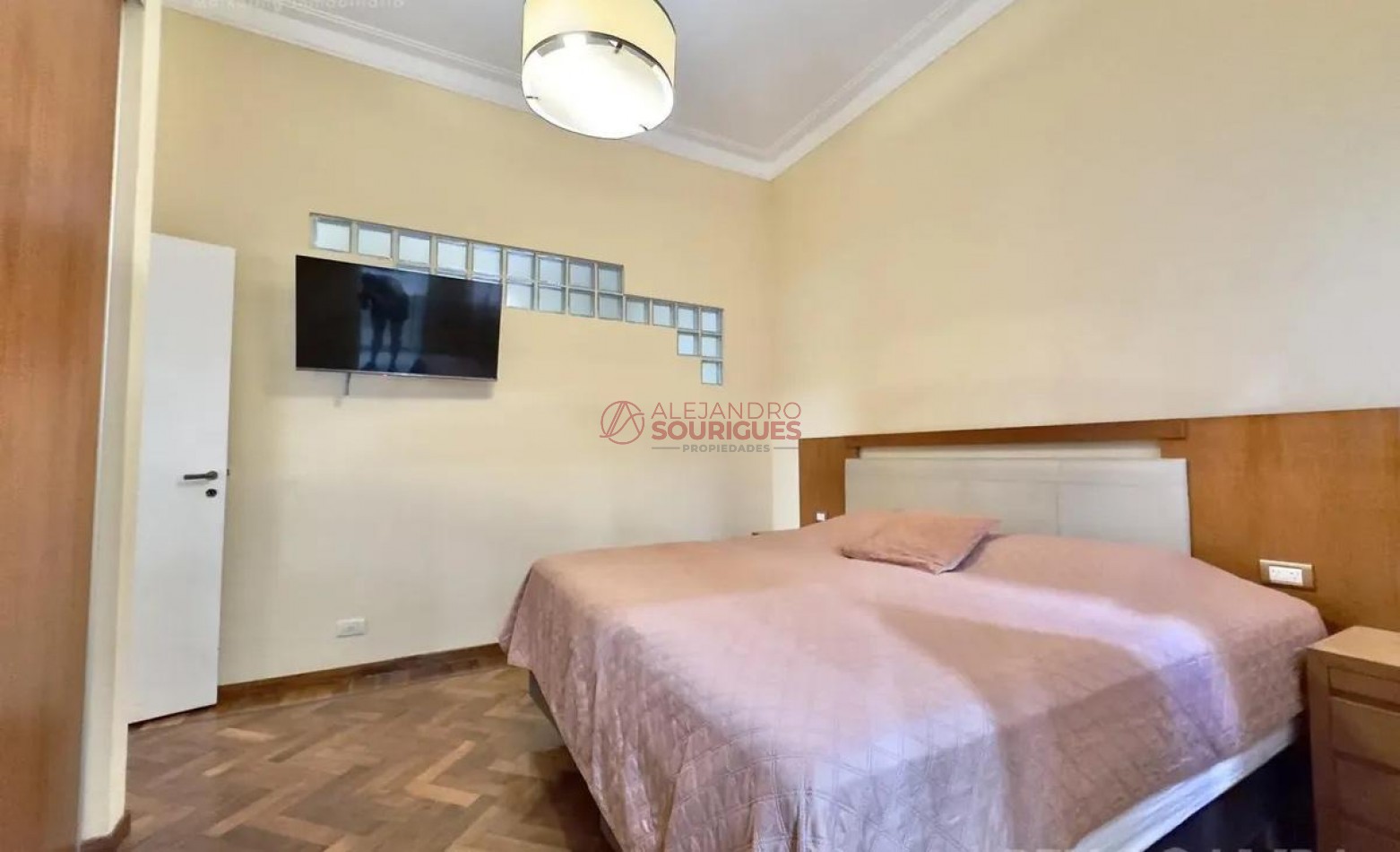 Departamento en Venta Apto Profesional con Entrada Independiente a la calle en Villa Urquiza.
