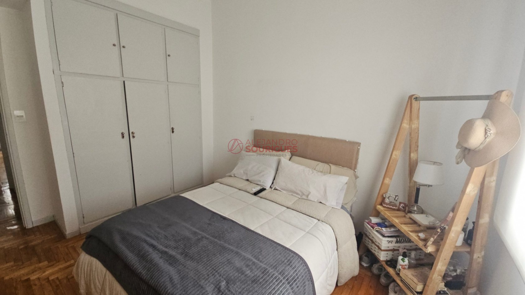 2 amb en venta en Flores, totalmente hecho a nuevo. Caracas y Av. Rivadavia. 