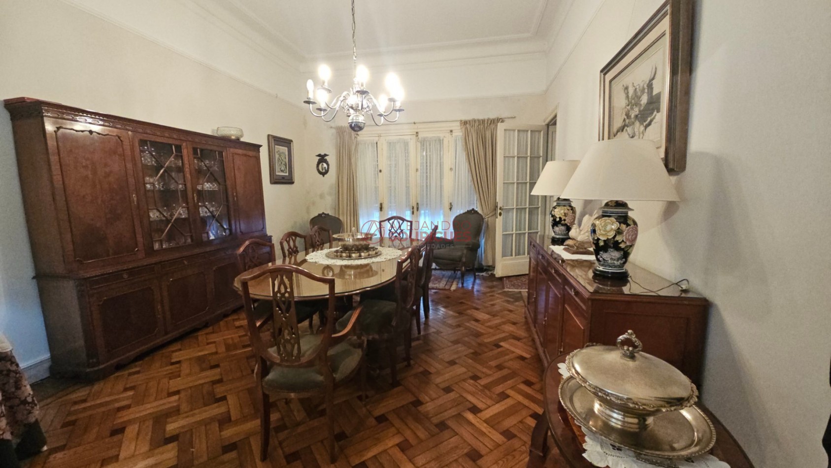 Casa-Petit Hotel en Palermo-Belgrano 351 m2 uso comercial. Av. Lacroze y Av L.M.Campos. Jardin 18 mt