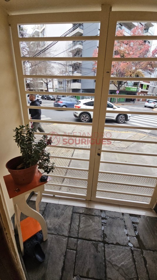 PH en venta en Villa Urquiza, con entrada indep. Impecable, a nuevo