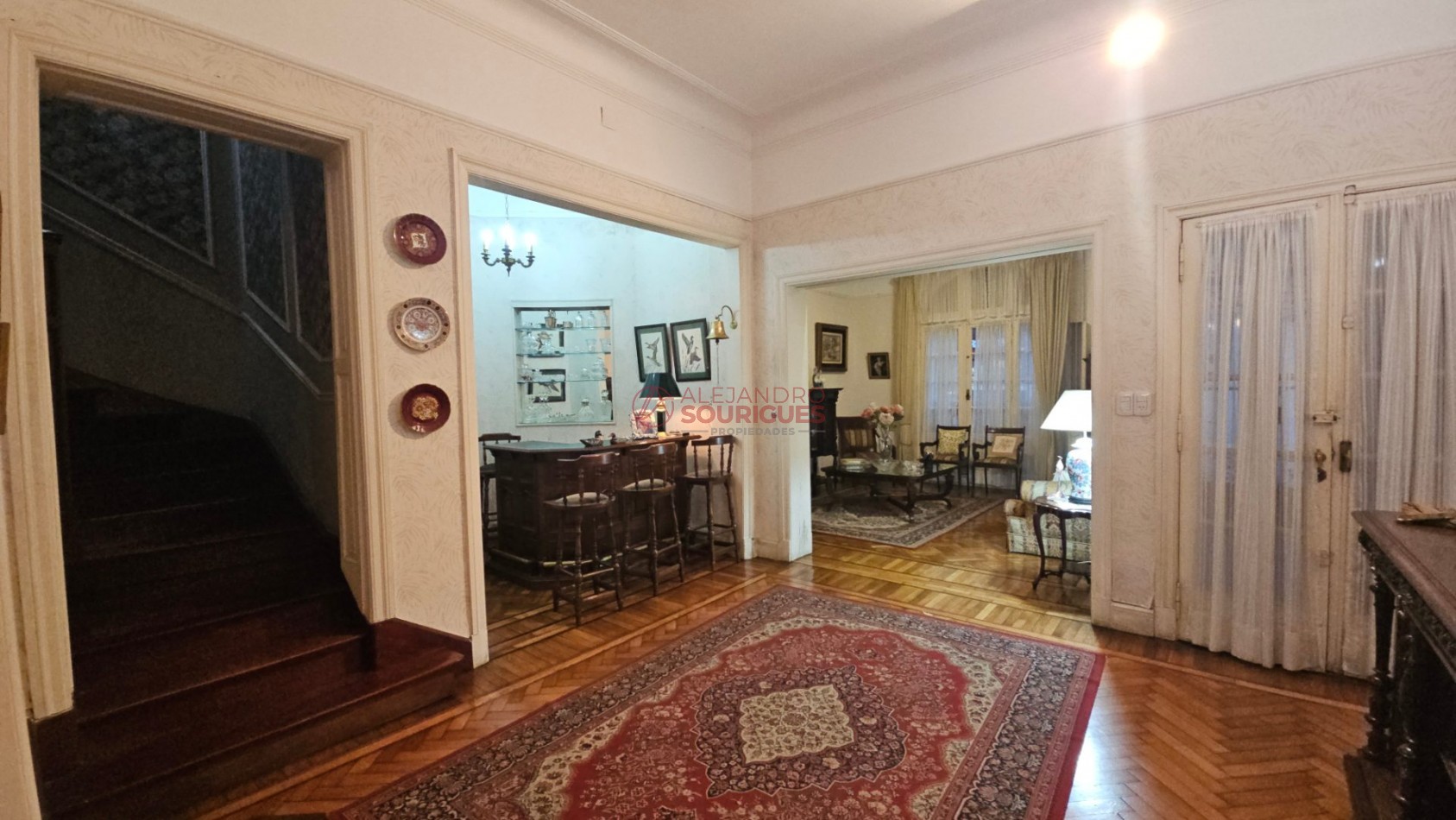 Casa-Petit Hotel en Palermo-Belgrano 351 m2 uso comercial. Av. Lacroze y Av L.M.Campos. Jardin 18 mt
