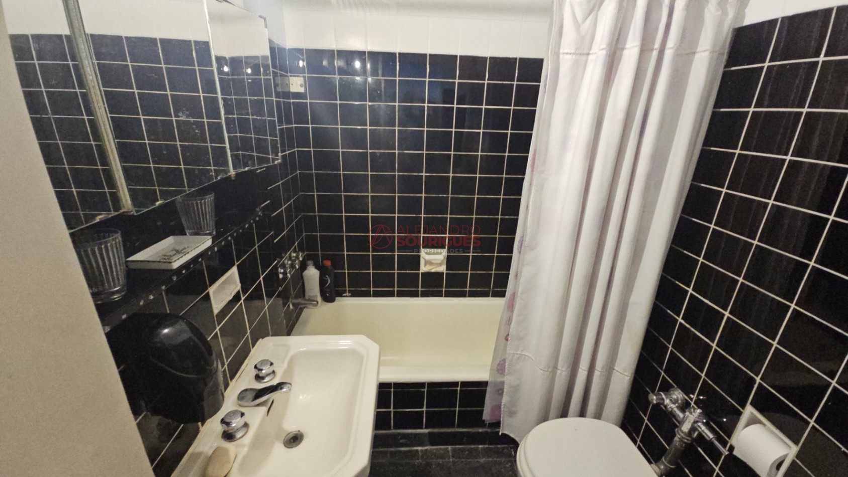 Retiro. S/piso 3 ambientes con dep serv. en alquiler, amoblado y equipado. 79m2