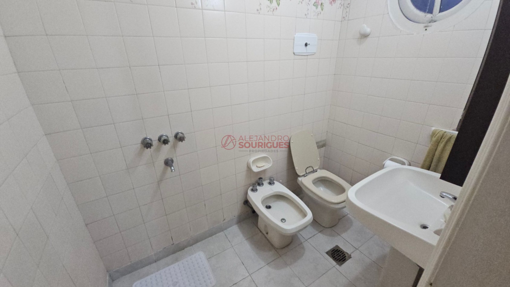 Casa-Petit Hotel en Palermo-Belgrano 351 m2 uso comercial. Av. Lacroze y Av L.M.Campos. Jardin 18 mt