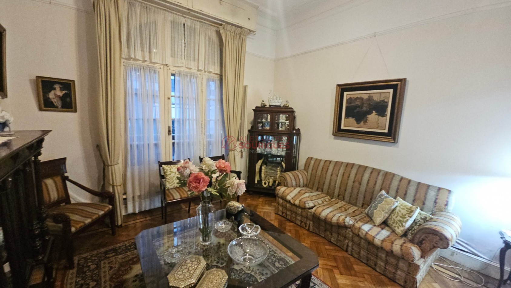 Casa-Petit Hotel en Palermo-Belgrano 351 m2 uso comercial. Av. Lacroze y Av L.M.Campos. Jardin 18 mt