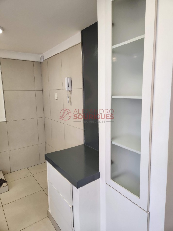 2 amb en venta en Flores, totalmente hecho a nuevo. Caracas y Av. Rivadavia. 