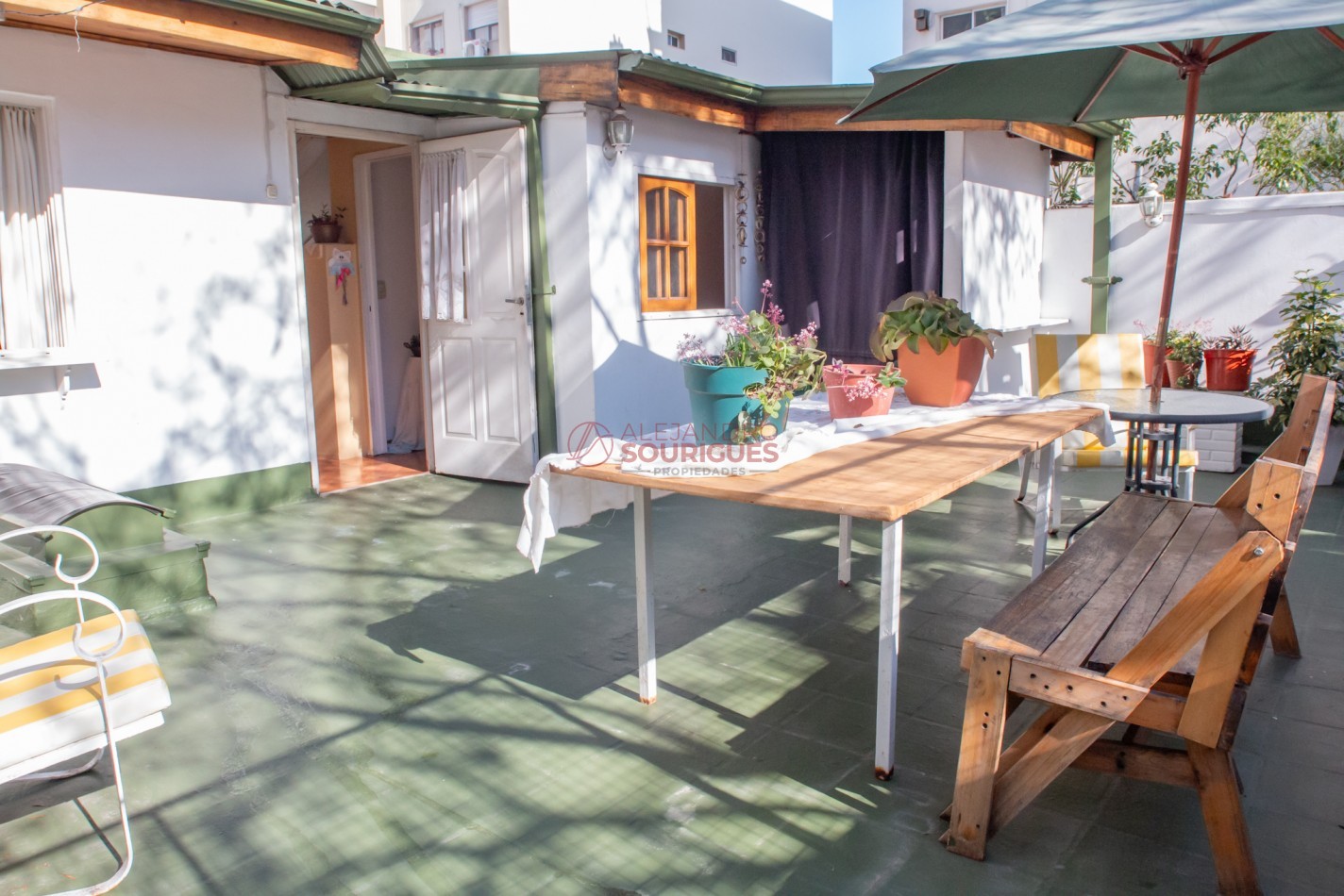 Villa Urquiza. PH 125 m2. Living, 4 dorm, 2 baños,TERRAZA, PARRILLA