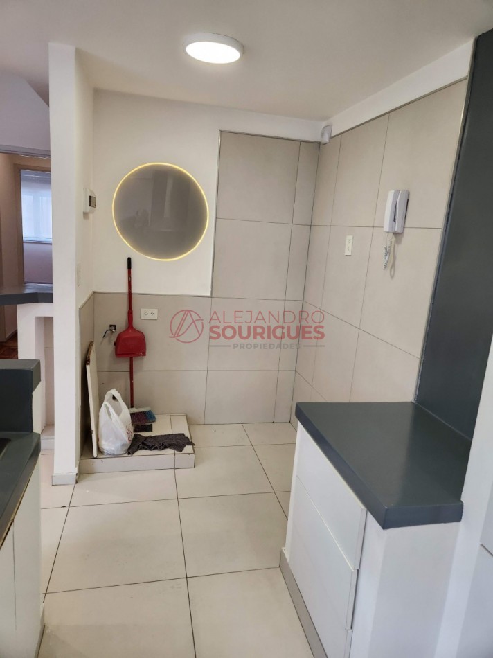 2 amb en venta en Flores, totalmente hecho a nuevo. Caracas y Av. Rivadavia. 