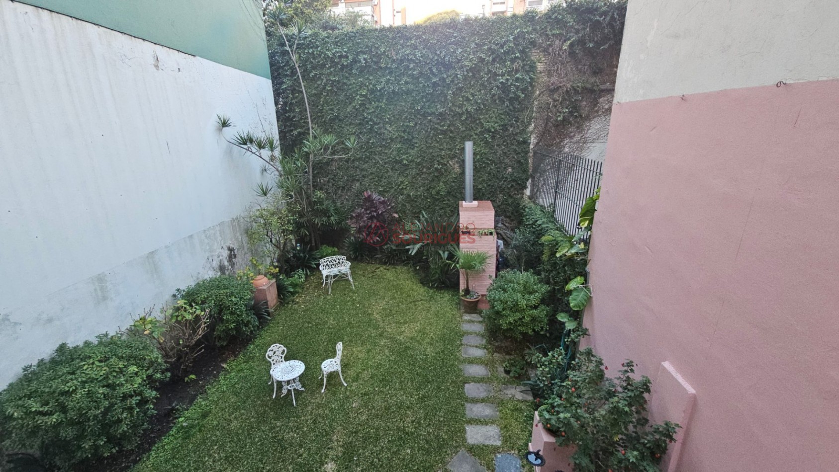 Casa-Petit Hotel en Palermo-Belgrano 351 m2 uso comercial. Av. Lacroze y Av L.M.Campos. Jardin 18 mt