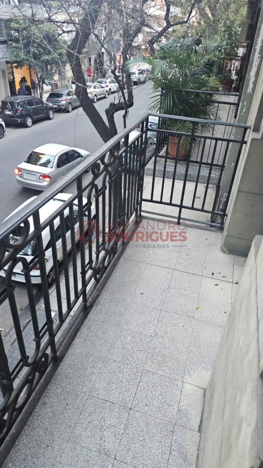 Casa-Petit Hotel en Palermo-Belgrano 351 m2 uso comercial. Av. Lacroze y Av L.M.Campos. Jardin 18 mt