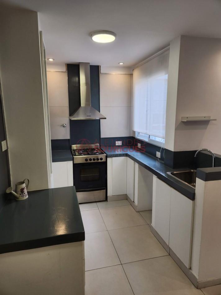 2 amb en venta en Flores, totalmente hecho a nuevo. Caracas y Av. Rivadavia. 