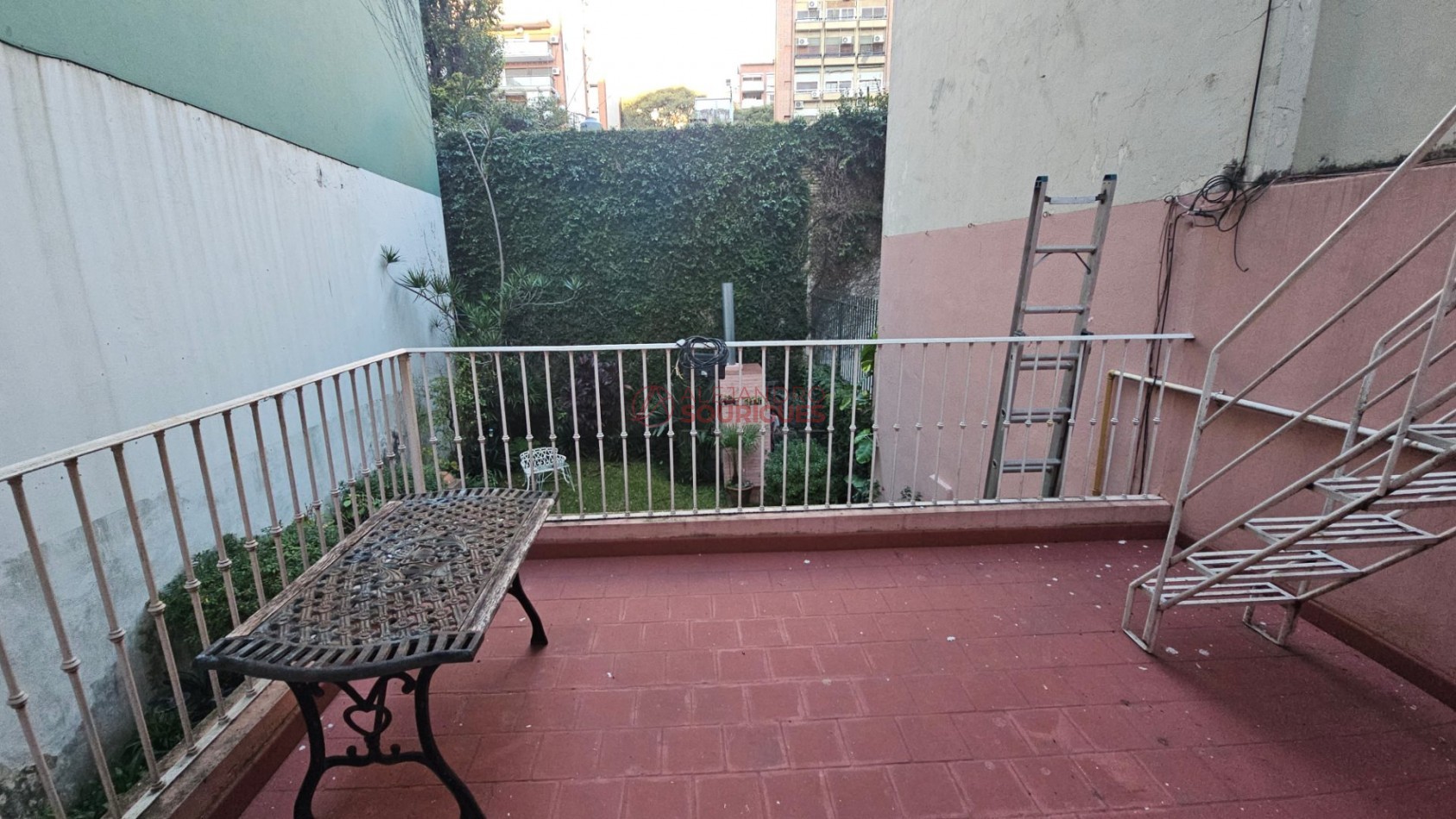 Casa-Petit Hotel en Palermo-Belgrano 351 m2 uso comercial. Av. Lacroze y Av L.M.Campos. Jardin 18 mt