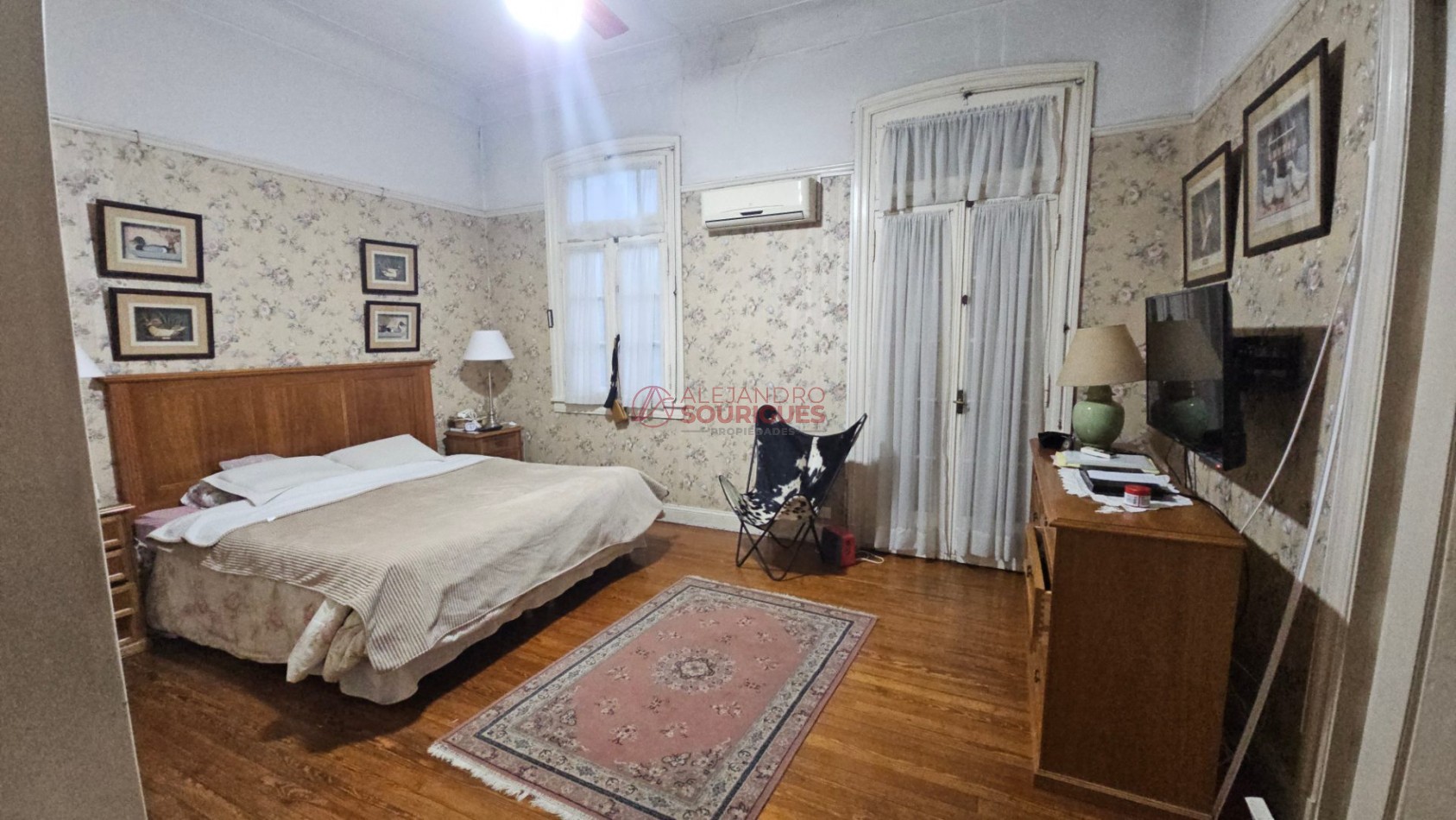 Casa-Petit Hotel en Palermo-Belgrano 351 m2 uso comercial. Av. Lacroze y Av L.M.Campos. Jardin 18 mt