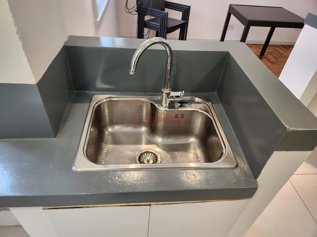 2 amb en venta en Flores, totalmente hecho a nuevo. Caracas y Av. Rivadavia. 