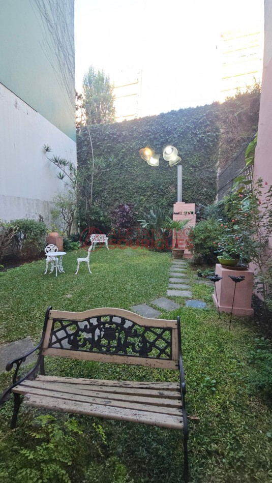 Casa-Petit Hotel en Palermo-Belgrano 351 m2 uso comercial. Av. Lacroze y Av L.M.Campos. Jardin 18 mt