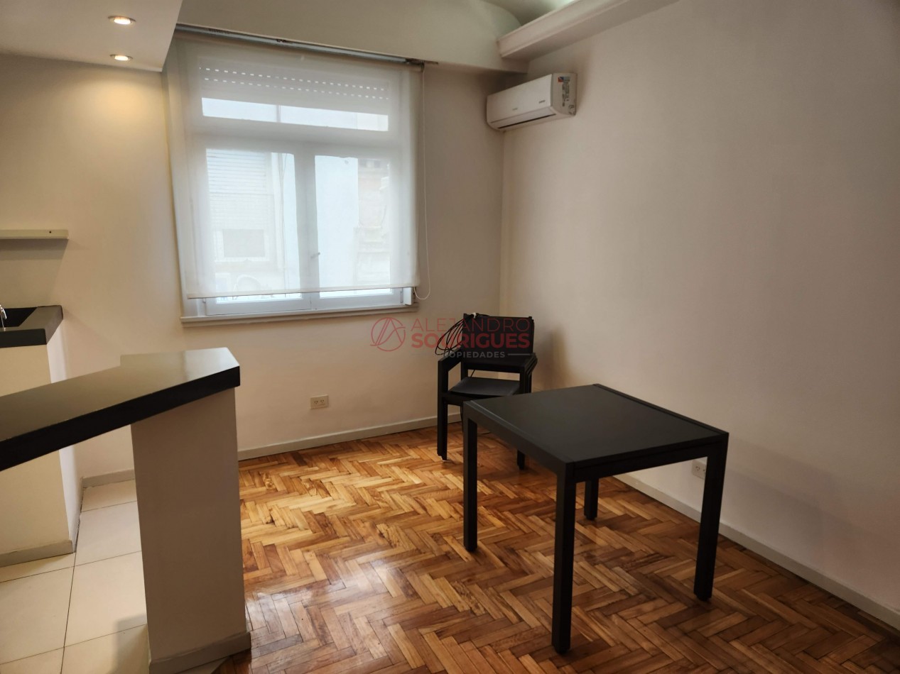 2 amb en venta en Flores, totalmente hecho a nuevo. Caracas y Av. Rivadavia. 