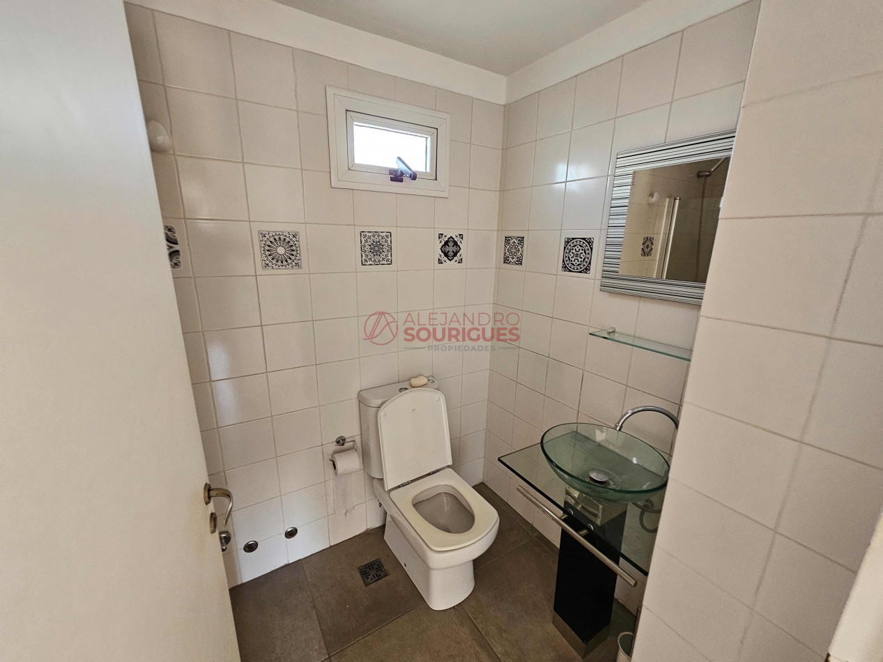 En Venta, 3 Amb con Balcon Terraza, Cochera y Baulera, Alquilado, con Renta