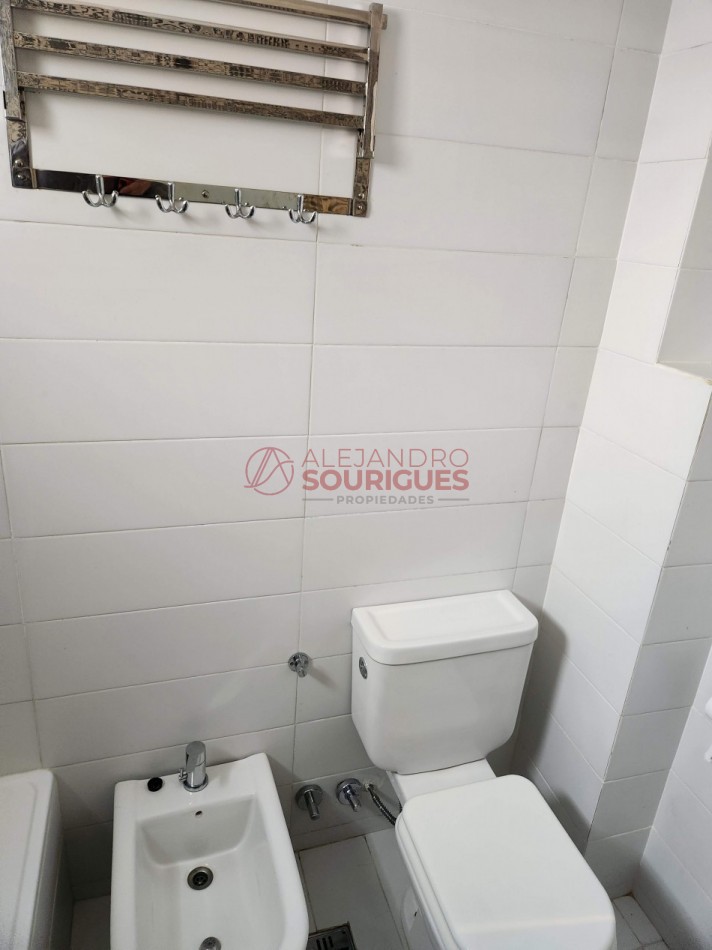 2 amb en venta en Flores, totalmente hecho a nuevo. Caracas y Av. Rivadavia. 