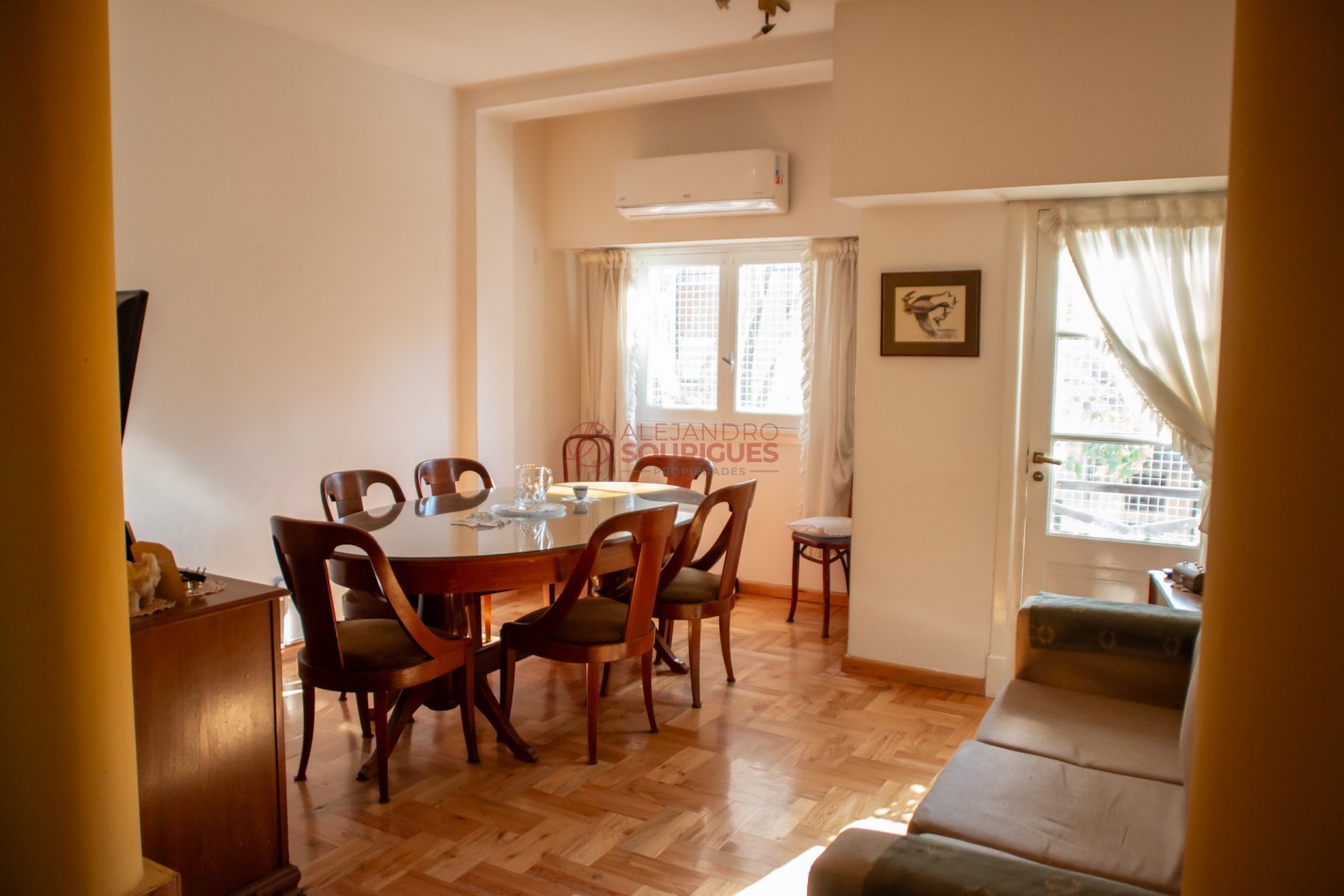 Villa Urquiza. PH 125 m2. Living, 4 dorm, 2 baños,TERRAZA, PARRILLA